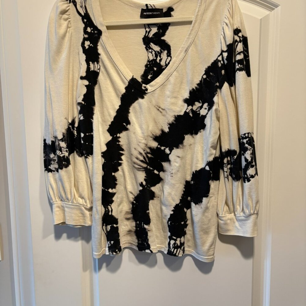 Fifteen Twenty Black and cream knit Vneck Shirt
